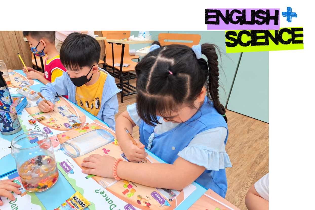 孩子運用英文教材進行科學探索